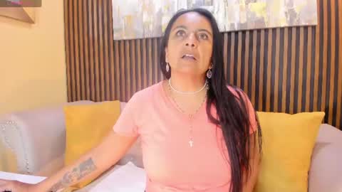 Snapshot of roxanna_moore2 chatting on June 16, 2026, 9:34 am Roxanna online show from June 16, 2026, 9:34 am