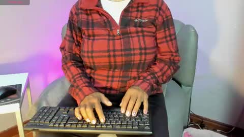 Snapshot of roxanna_moore2 chatting on July 1, 2026, 5:09 am Roxanna online show from July 1, 2026, 5:09 am