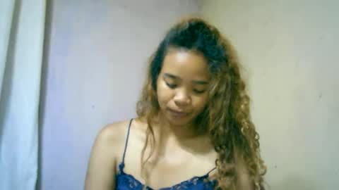 roxanne_98 online show from September 29, 2025, 11:20 pm