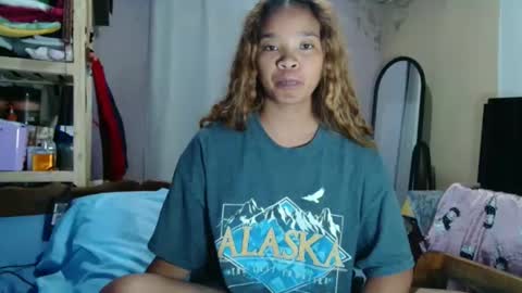 roxanne_98 online show from February 21, 2026, 4:52 pm