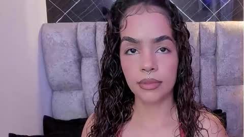 Snapshot of roxanne_dl chatting on October 8, 2025, 11:41 am Roxanna online show from October 8, 2025, 11:41 am