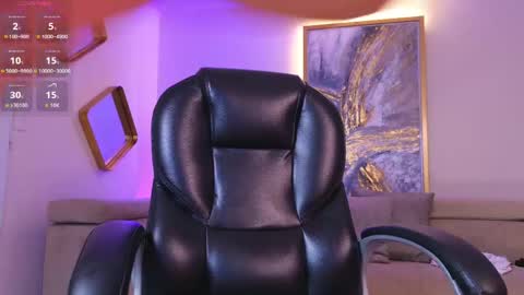 Roxanne Hill  online show from April 15, 2026, 7:58 pm