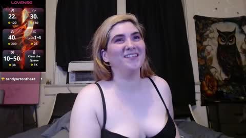 Snapshot of roxanneroulette chatting on October 5, 2025, 1:37 am Silver online show from October 5, 2025, 1:37 am