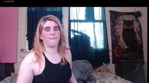 Snapshot of roxanneroulette chatting on October 17, 2025, 6:54 pm Silver online show from October 17, 2025, 6:54 pm