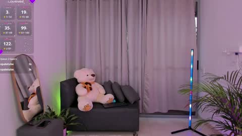 Snapshot of roxie_gates chatting on December 8, 2024, 10:47 pm R O X I E online show from December 8, 2024, 10:47 pm