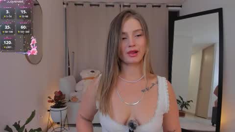 Snapshot of roxie_gates chatting on September 13, 2025, 12:32 am R O X I E online show from September 13, 2025, 12:32 am