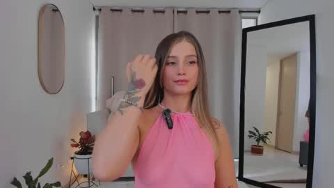 Snapshot of roxie_gates chatting on September 13, 2025, 8:52 pm R O X I E online show from September 13, 2025, 8:52 pm