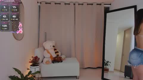 Snapshot of roxie_gates chatting on September 14, 2025, 11:59 pm R O X I E online show from September 14, 2025, 11:59 pm