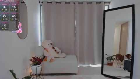 Snapshot of roxie_gates chatting on September 30, 2025, 5:51 pm R O X I E online show from September 30, 2025, 5:51 pm