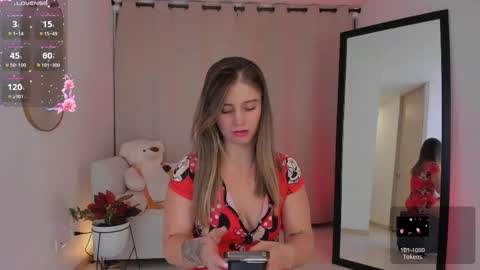 Snapshot of roxie_gates chatting on October 7, 2025, 2:31 am R O X I E online show from October 7, 2025, 2:31 am