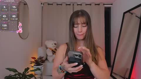 Snapshot of roxie_gates chatting on October 26, 2025, 10:58 pm R O X I E online show from October 26, 2025, 10:58 pm