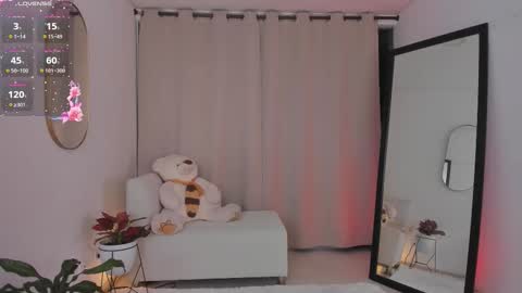 Snapshot of roxie_gates chatting on December 3, 2025, 1:24 am R O X I E online show from December 3, 2025, 1:24 am