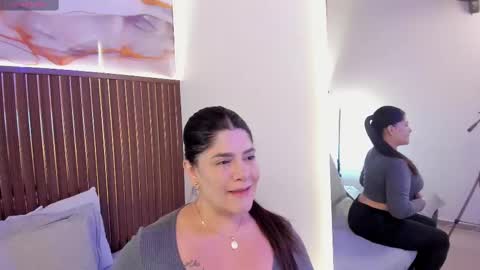 Snapshot of roxie_ns chatting on November 24, 2025, 12:05 pm Roxie online show from November 24, 2025, 12:05 pm