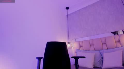 Roxie  online show from February 13, 2025, 2:01 am