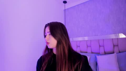 Roxie  online show from February 14, 2025, 10:47 pm