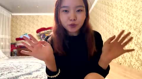 Snapshot of roxiesumas chatting on November 22, 2025, 7:46 pm Emma online show from November 22, 2025, 7:46 pm