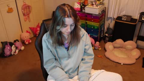 Snapshot of roxiethefox chatting on September 27, 2025, 12:10 pm roxie online show from September 27, 2025, 12:10 pm