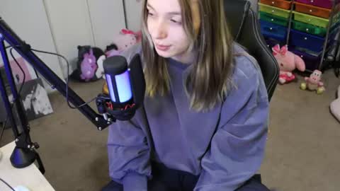 Snapshot of roxiethefox chatting on October 12, 2025, 2:38 pm roxie online show from October 12, 2025, 2:38 pm