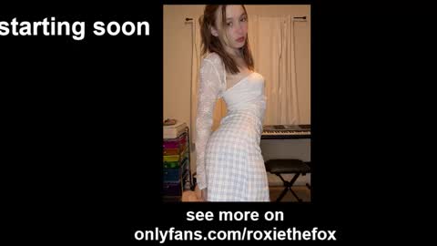 Snapshot of roxiethefox chatting on March 15, 2026, 1:22 am roxie online show from March 15, 2026, 1:22 am