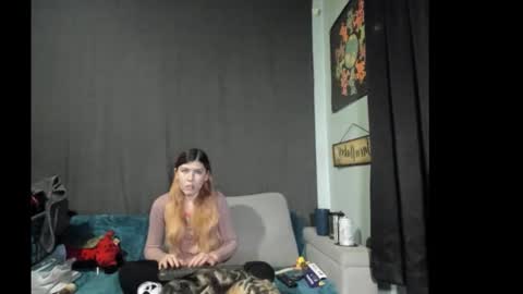 roxihazeleyes online show from December 2, 2025, 5:02 am