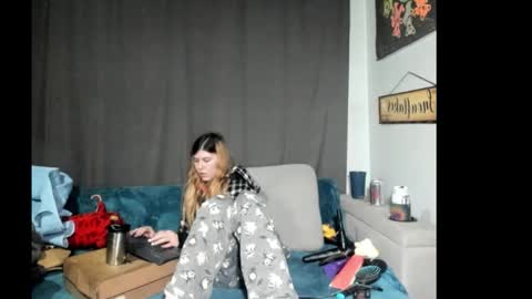 roxihazeleyes online show from January 6, 2026, 11:36 am