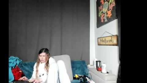 roxihazeleyes online show from January 12, 2026, 2:33 pm