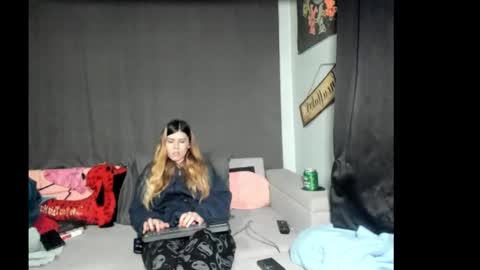 roxihazeleyes online show from February 14, 2026, 9:50 am