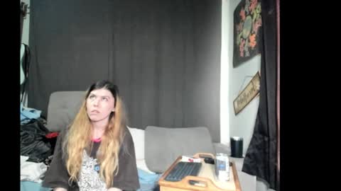 roxihazeleyes online show from March 16, 2026, 6:01 pm