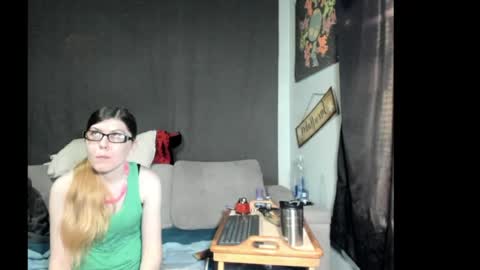 Snapshot of roxihazeleyes chatting on April 25, 2026, 1:41 pm roxihazeleyes online show from April 25, 2026, 1:41 pm