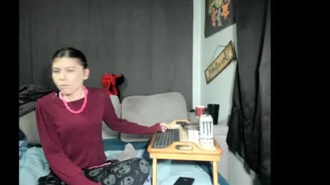 Snapshot of roxihazeleyes chatting on May 11, 2026, 12:38 am roxihazeleyes online show from May 11, 2026, 12:38 am