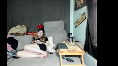 Snapshot of roxihazeleyes chatting on May 26, 2026, 2:13 pm roxihazeleyes online show from May 26, 2026, 2:13 pm