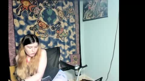 Snapshot of roxihazeleyes chatting on July 2, 2026, 12:32 am roxihazeleyes online show from July 2, 2026, 12:32 am
