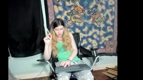 Snapshot of roxihazeleyes chatting on July 8, 2026, 4:50 am roxihazeleyes online show from July 8, 2026, 4:50 am