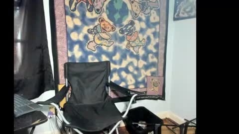 Snapshot of roxihazeleyes chatting on July 17, 2026, 12:56 pm roxihazeleyes online show from July 17, 2026, 12:56 pm