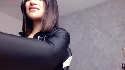 roxxi_2110 online show from February 8, 2026, 8:40 am