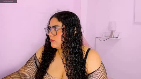 Roxana online show from May 3, 2026, 3:23 am