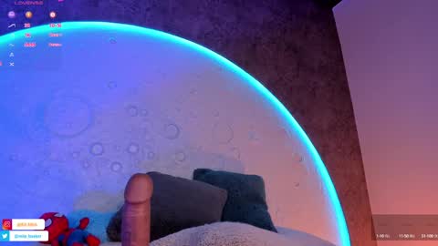 Snapshot of roxxxevelvet chatting on February 22, 2025, 8:20 pm Roxx IG online show from February 22, 2025, 8:20 pm