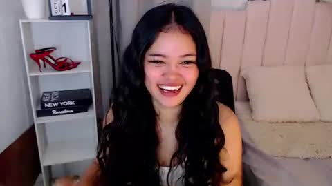 Snapshot of roxxy_blossom chatting on October 12, 2025, 3:27 am roxxy_blossom online show from October 12, 2025, 3:27 am