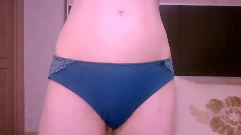 Roxxy Wharton online show from April 12, 2026, 1:27 pm