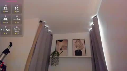 Roxy hell online show from April 21, 2026, 1:50 pm