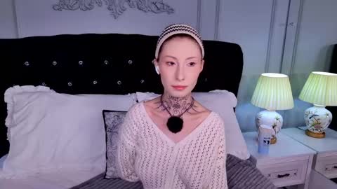roxanne online show from May 18, 2026, 4:07 am