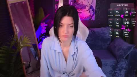 roxy_riot_ online show from November 19, 2025, 2:11 am