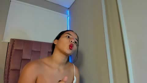roxy_stone1 online show from May 15, 2026, 7:10 pm