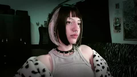 Roxy Independient model Help me to reach 50 thumbs up online show from May 15, 2026, 11:45 pm