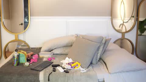 Snapshot of roxy_vega chatting on October 7, 2025, 12:02 pm Roxy  online show from October 7, 2025, 12:02 pm