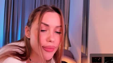 Roxy follow me online show from March 6, 2025, 4:38 pm