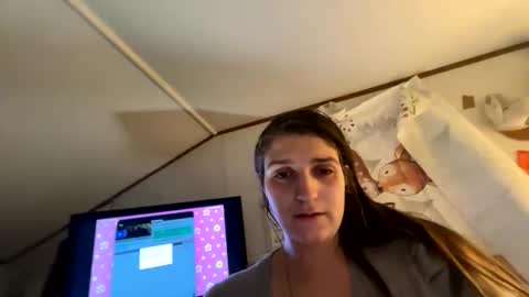 Roxy and Brock online show from December 19, 2025, 3:13 am