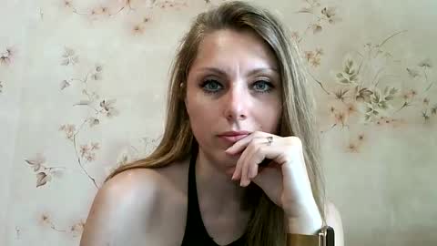 roxyfox18x01 online show from June 5, 2026, 7:25 am