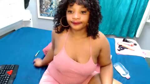 Snapshot of roxyluvxxx chatting on February 12, 2026, 11:11 pm ROXYLUVXXX online show from February 12, 2026, 11:11 pm