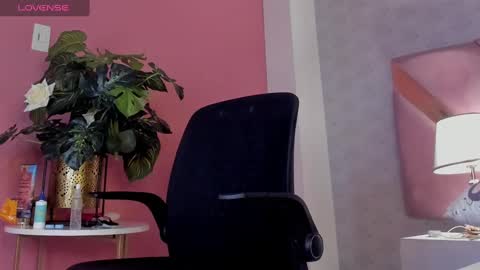 Snapshot of roxyreignn chatting on September 28, 2025, 1:49 pm RoxyReignn online show from September 28, 2025, 1:49 pm